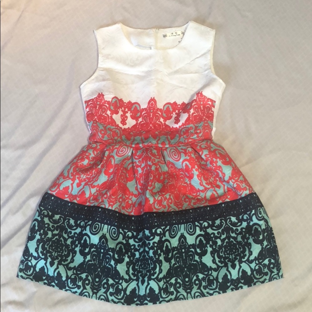 Beautiful Dress w/ stunning Designs